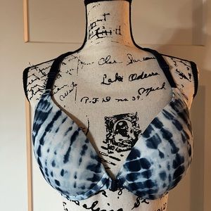 PINK push up bras. (2) No underwire. GUC